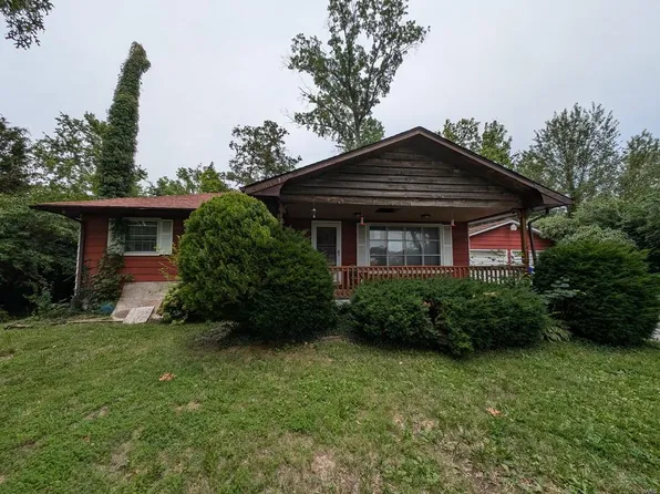 1440 Woods Ln, Centralia, IL 62801