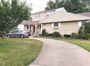 1065 Joselson Ave, Bay Shore, NY 11706