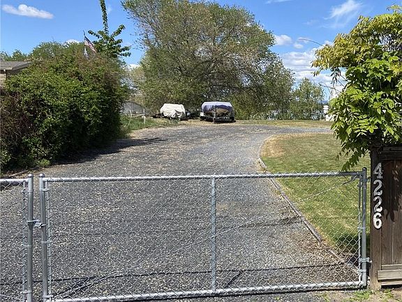 2nd image of 4226 Shorecrest Dr NE