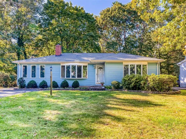 214 Lakeside Trail, Ridge, NY 11961