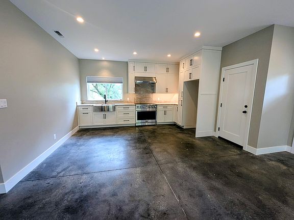 3rd image of 26142 Table Meadow Rd