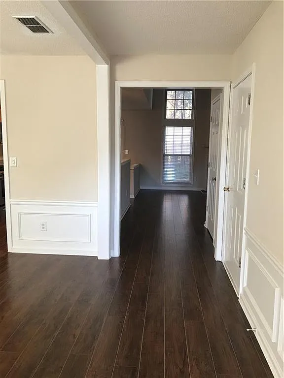 3 bed, 2.5 bath, 1708 sqft, $2,650 — Photo 2