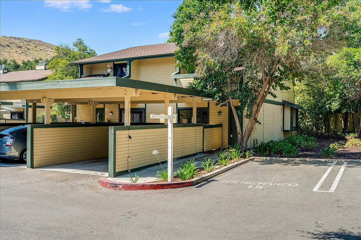2 bed, 1.5 bath, 1200 sqft, $2,800 — Photo 1