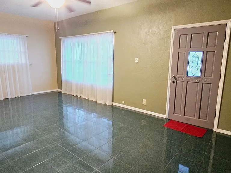 2600 Aurora Ave — Photo 5