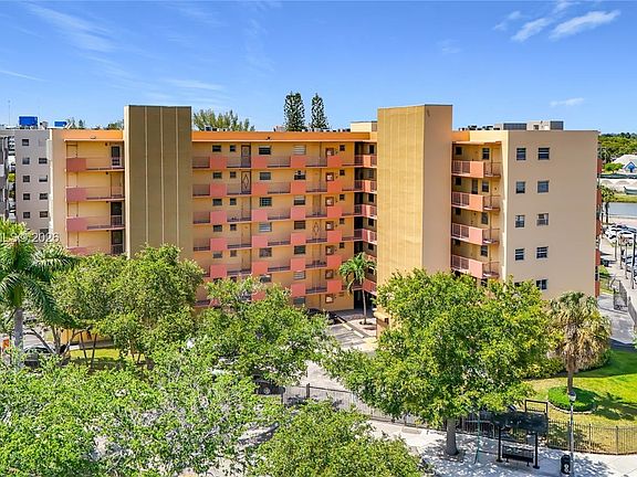 2nd image of 16400 NE 17th Ave APT 206