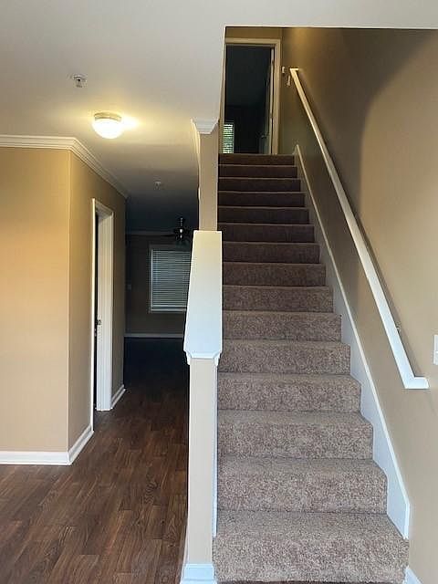 1st image of 1427 Eastmont Dr NW #1427