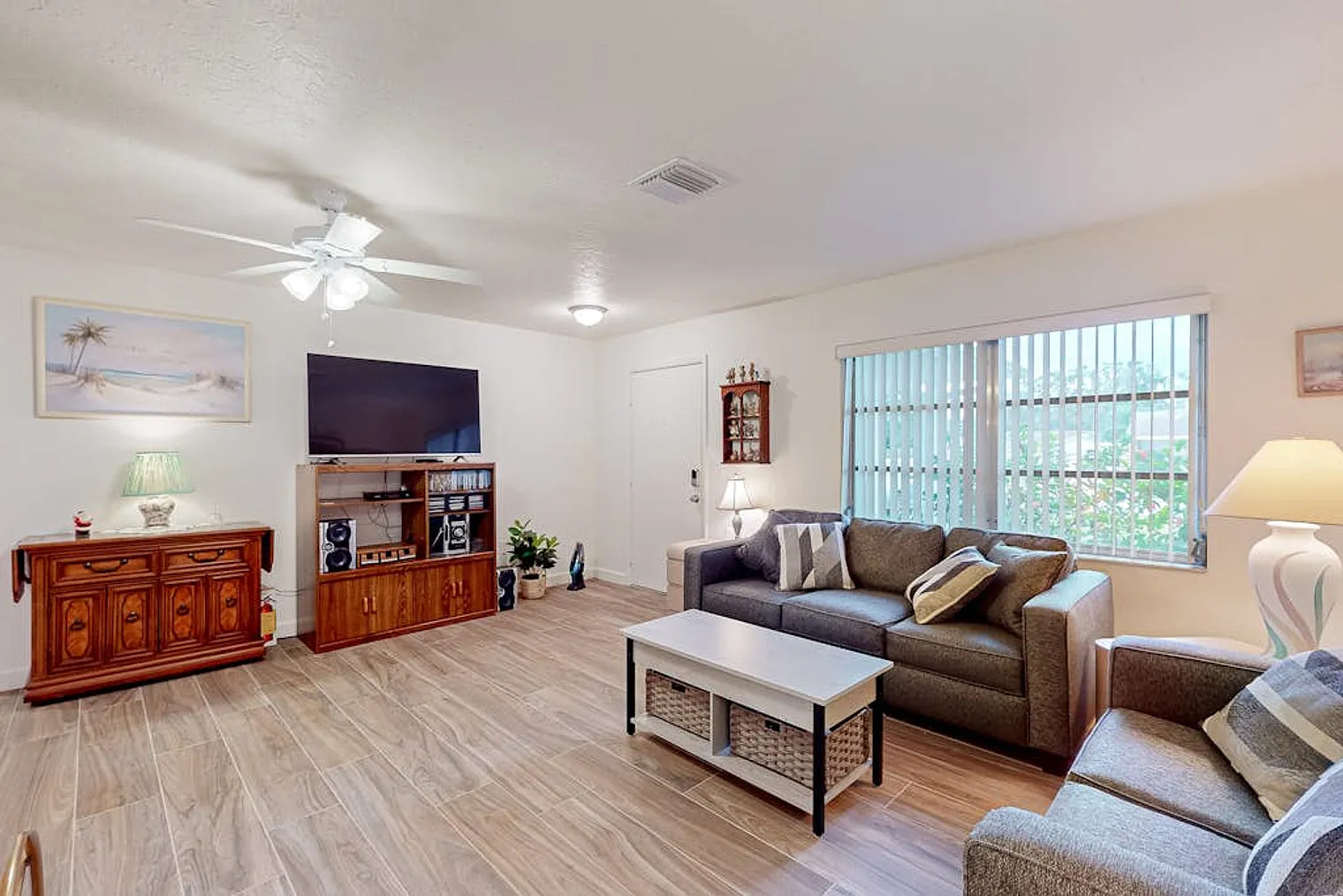 3 bed, 2.0 bath, 1420 sqft, $2,673 — Photo 3