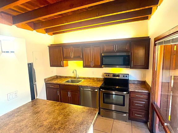 KITCHEN ALL STAINLESS STEEL APPLIANCES