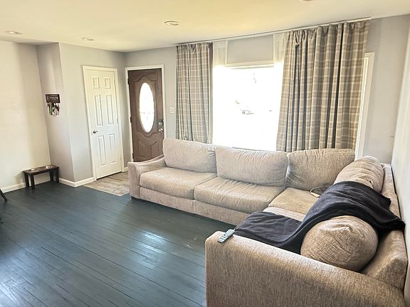 2nd image of 610 Western St