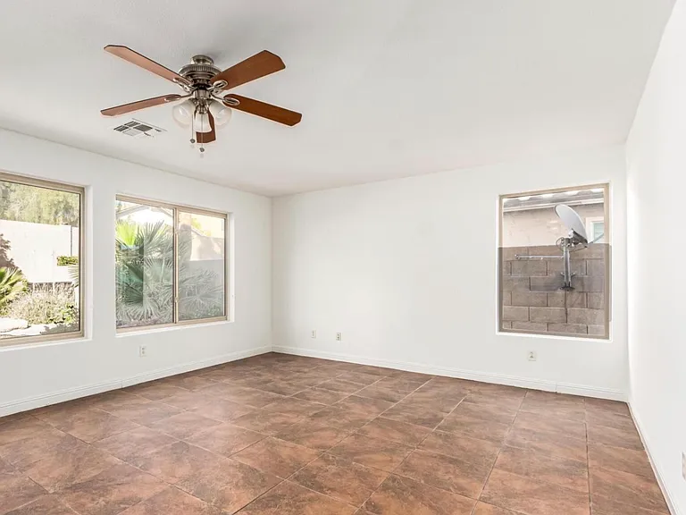 1710 W Hiddenview Dr — Photo 11
