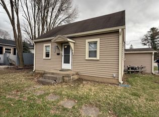 895 W Oak St, Zionsville, IN 46077