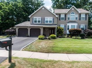 8 Melissa Ct, Edison, NJ 08820