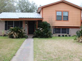 1402 Oriole Ln, Beeville, TX 78102