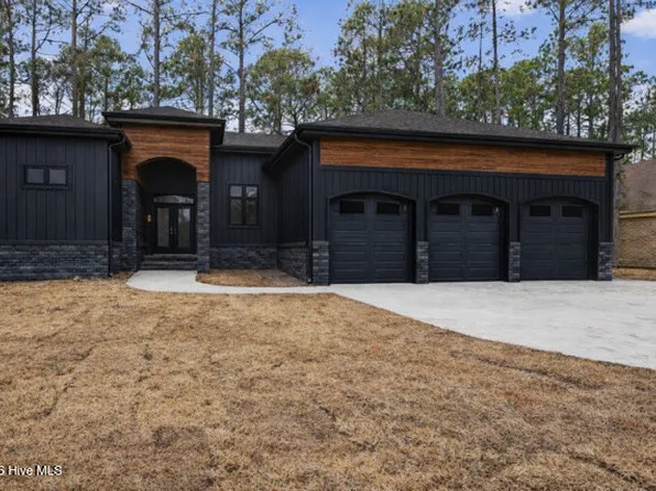 922 Crooked Creek Dr, New Bern, NC 28560