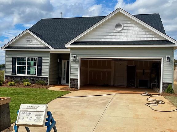 3rd image of 1819 Parham Dr Lot 87