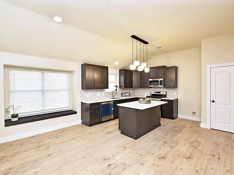 7715 Butler Lakes Ct — Photo 16