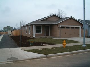 1222 Maple Park Dr, Medford, OR 97501
