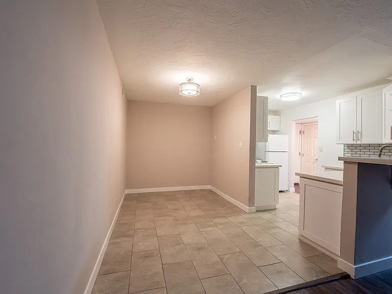Bellevue Towers Apartments — Photo 20