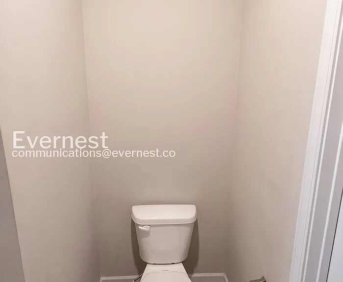 137 Culver St — Photo 16