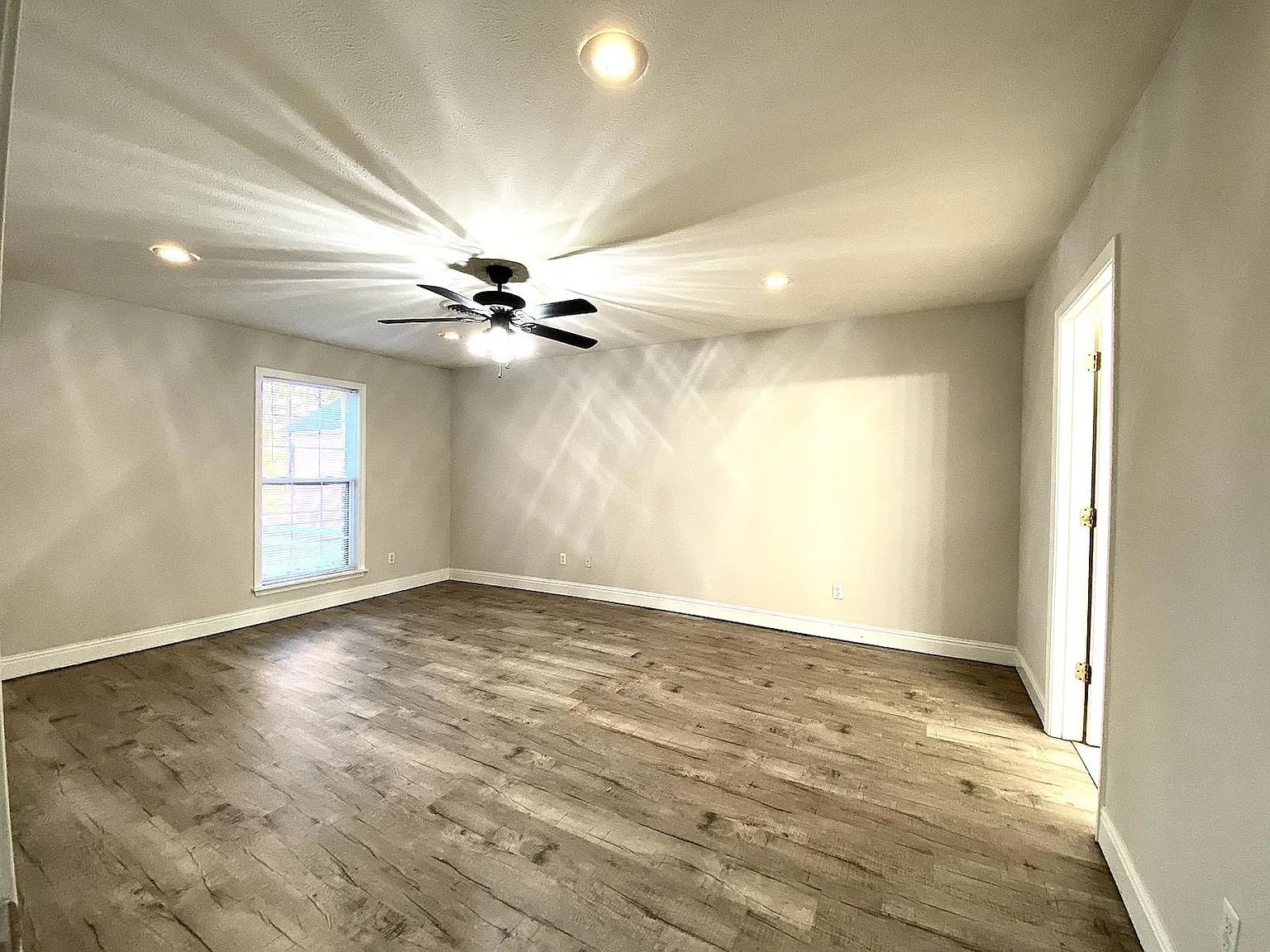 3 bed, 2272 sqft, $1,800 — Photo 2