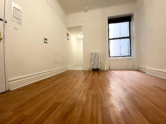 3rd image of 472 Central Park W APT 1B