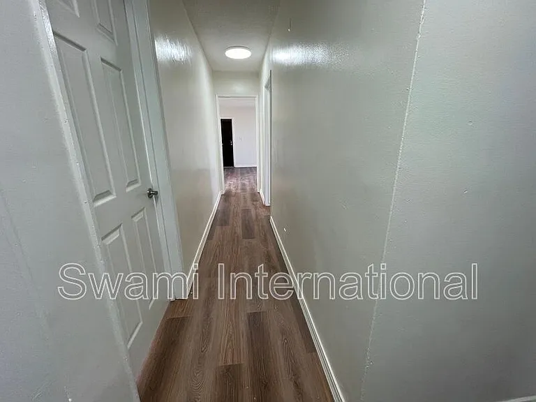 836 W 79th St #4 — Photo 3