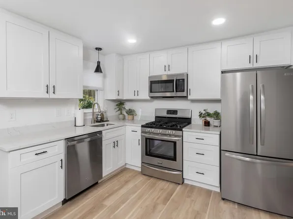 295 Lander Dr, Hamilton, NJ 08619