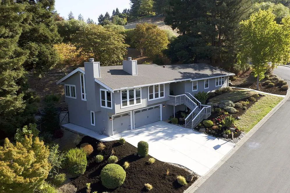 325 Merrilee Pl photo 1