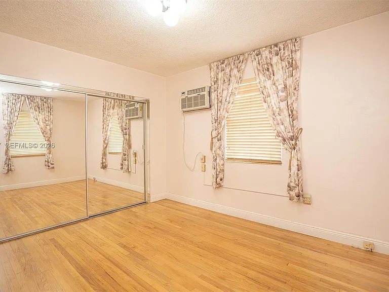 637 SW 11th St #6W — Photo 15
