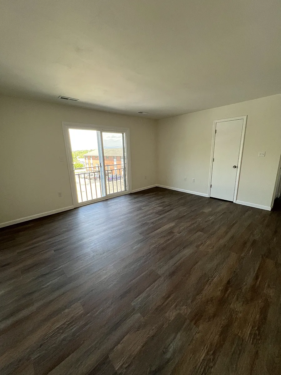 Building Photo - 855 E Washington Ave #C-5