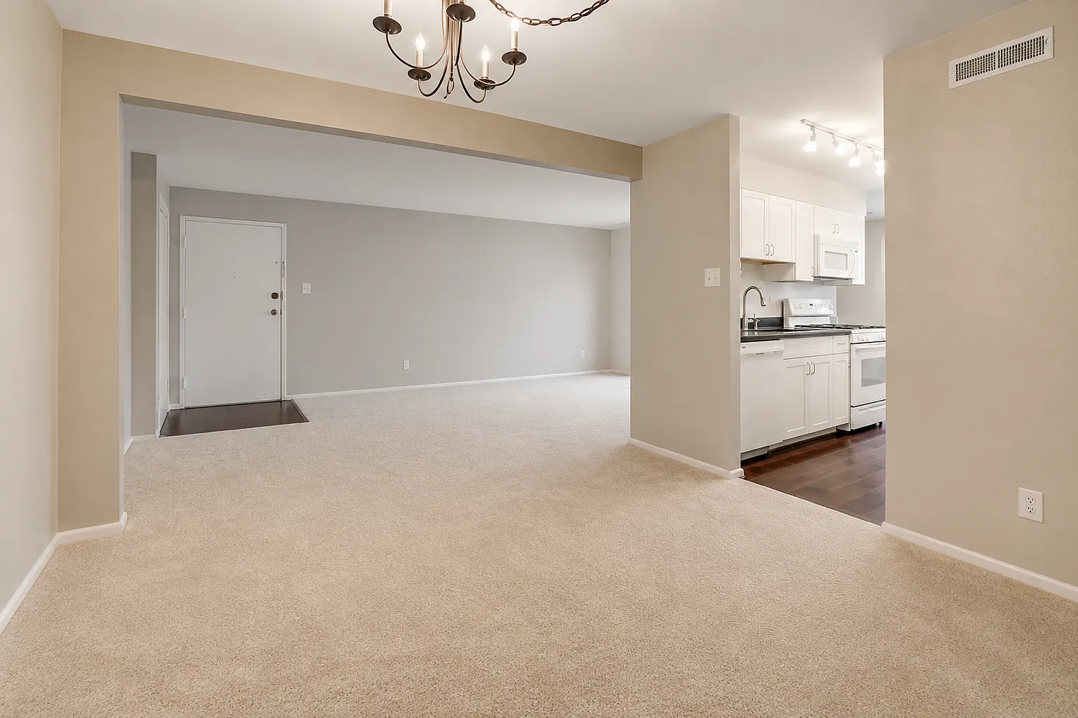 2 bed, 1.5 bath, 982 sqft, $2,499 — Photo 2