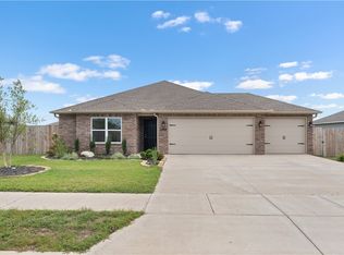 2704 Murphy St, Pea Ridge, AR 72751