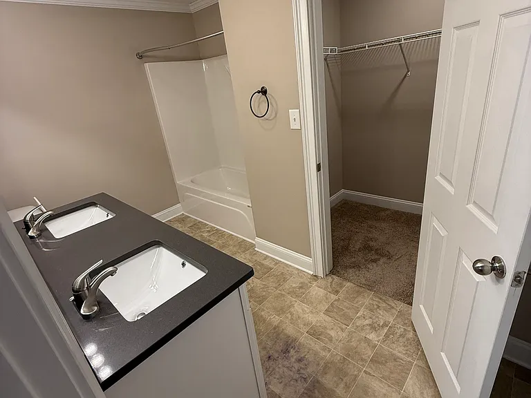 657 Athens St — Photo 14