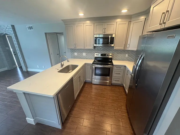 5619 42nd Street — Photo 9