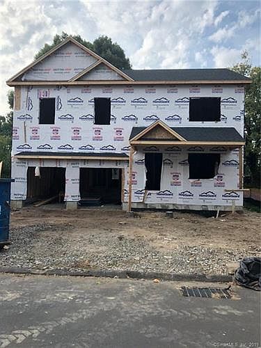 2nd image of 56 Daytona St