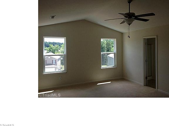 5th image of 302 Stoney Run Dr