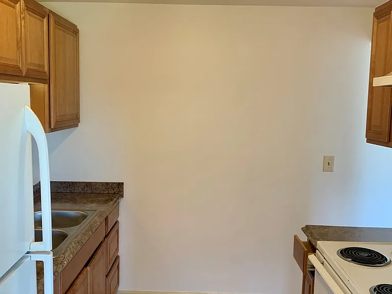 Kingston Harbor Apartments — Photo 6