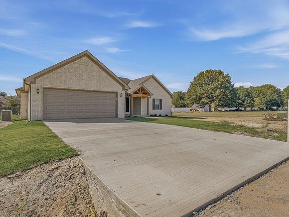 3rd image of 129 Nelson Cir