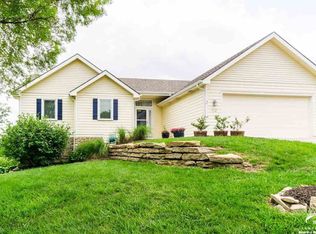 712 N Eagle Pass Dr, Lawrence, KS 66049