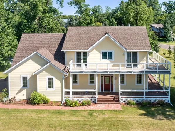 924 Wildflower Ct, Amery, WI 54001