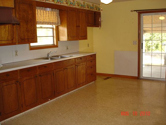 3rd image of 3006 E Main St