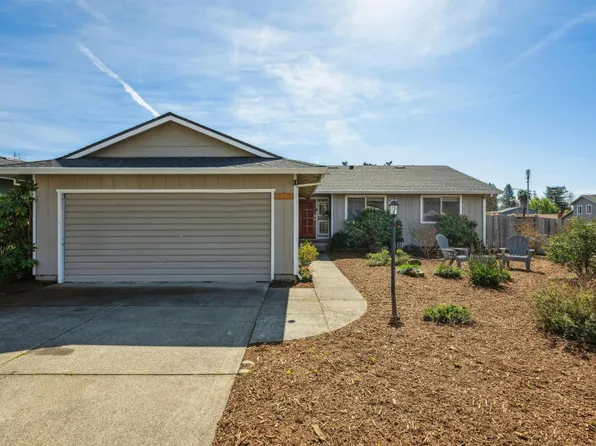 5116 Oak Park Way, Santa Rosa, CA 95409