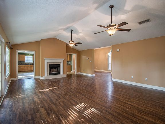 5th image of 11376 Peyton Dr
