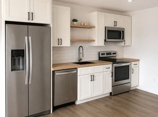 4 N 1st St #4, Wood River, IL 62095