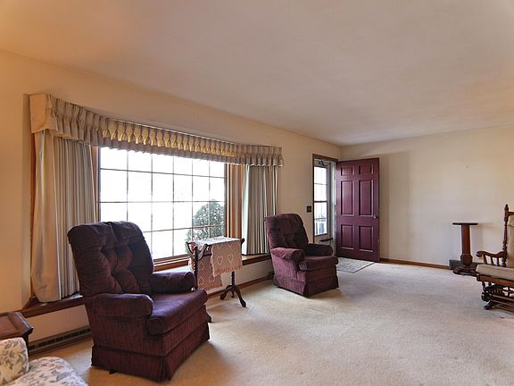 5th image of 2118 Kenwood Ave