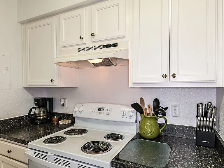 Woodlake Villas — Photo 16
