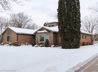 1671 Apple Dr, Troy, MI 48098