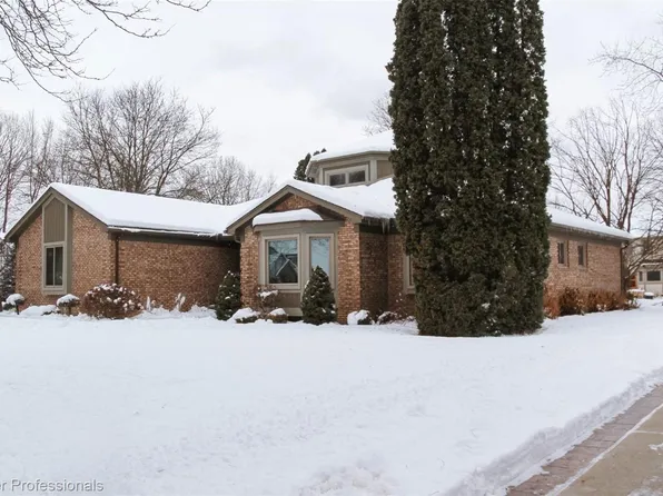1671 Apple Dr, Troy, MI 48098