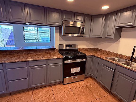 4th image of 7305-7311 Hazeltine Ave #213
