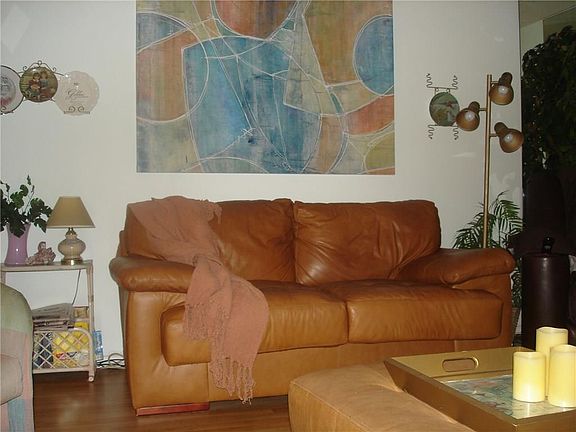 2nd image of 3 Vista Palm Ln